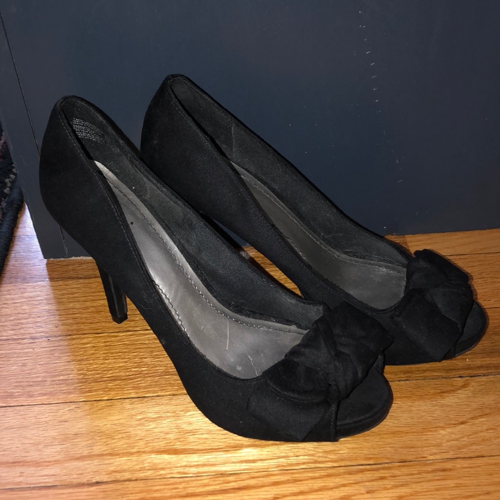 Fioni black heels
